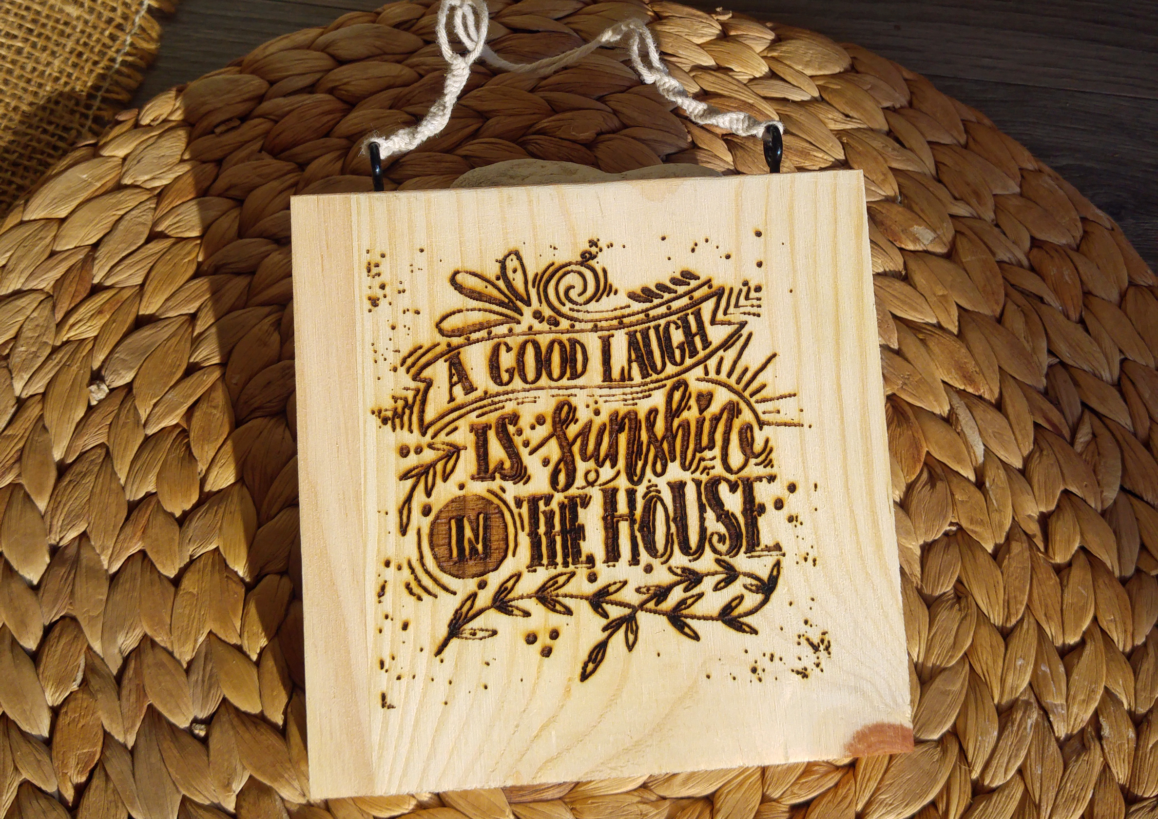 Pancarte en bois gravée personnalisable – Image 2