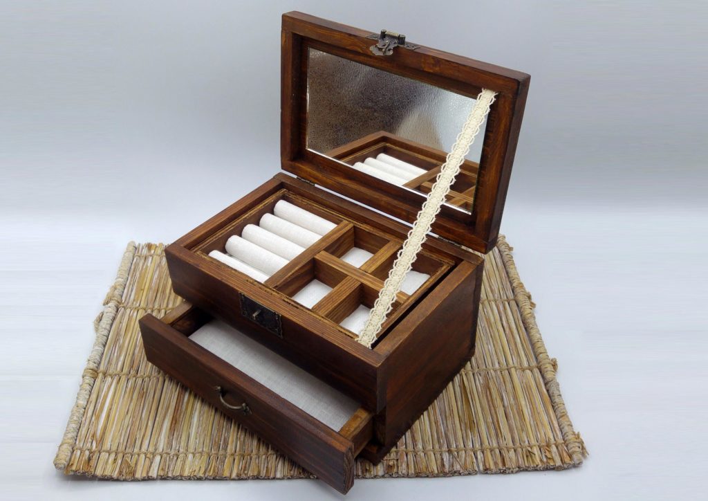 Boîte à bijoux gravée en bois | Made in France, écologique | Par Tito. M