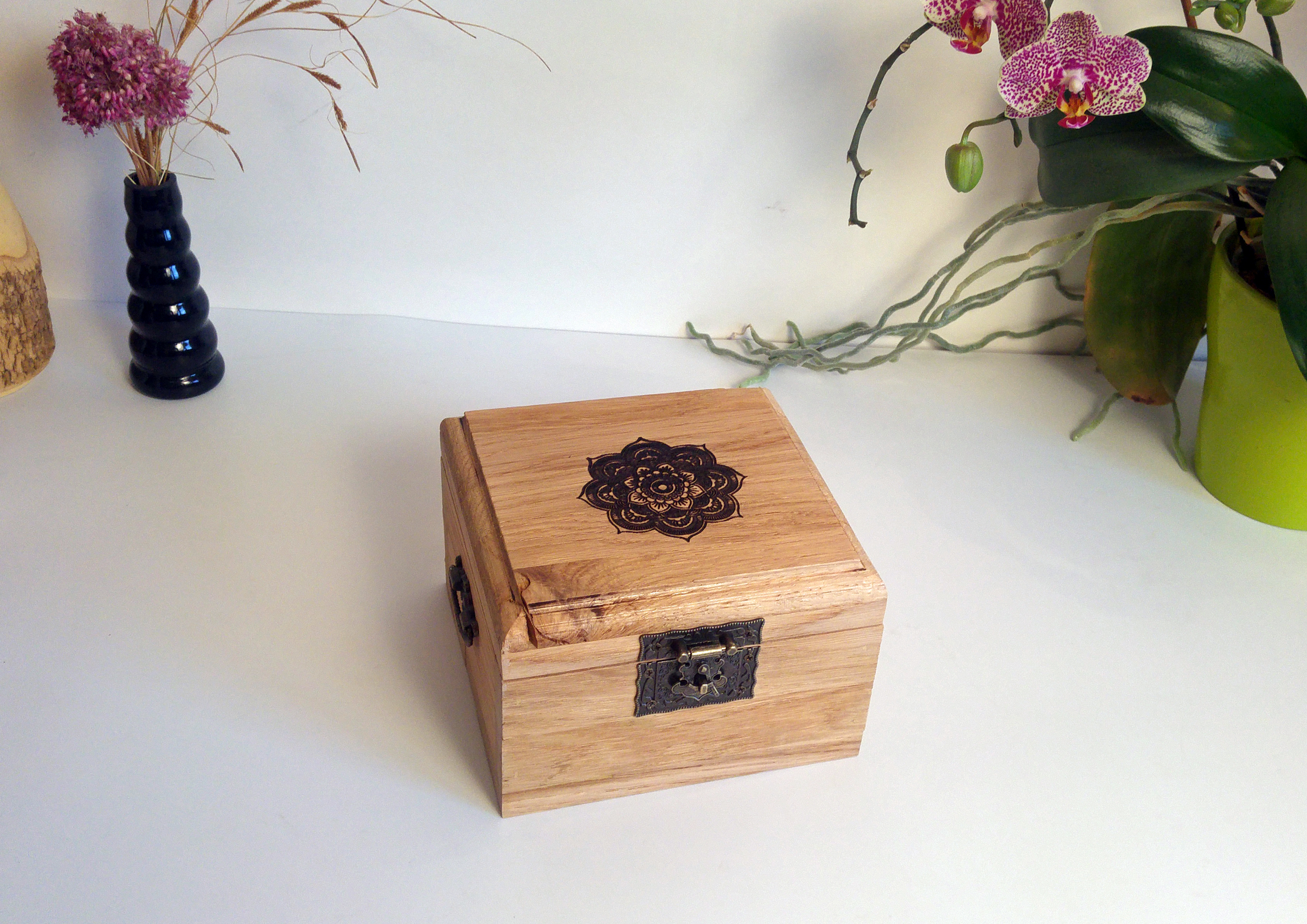 Petit coffret gravé en bois noble – « La Dauphine »