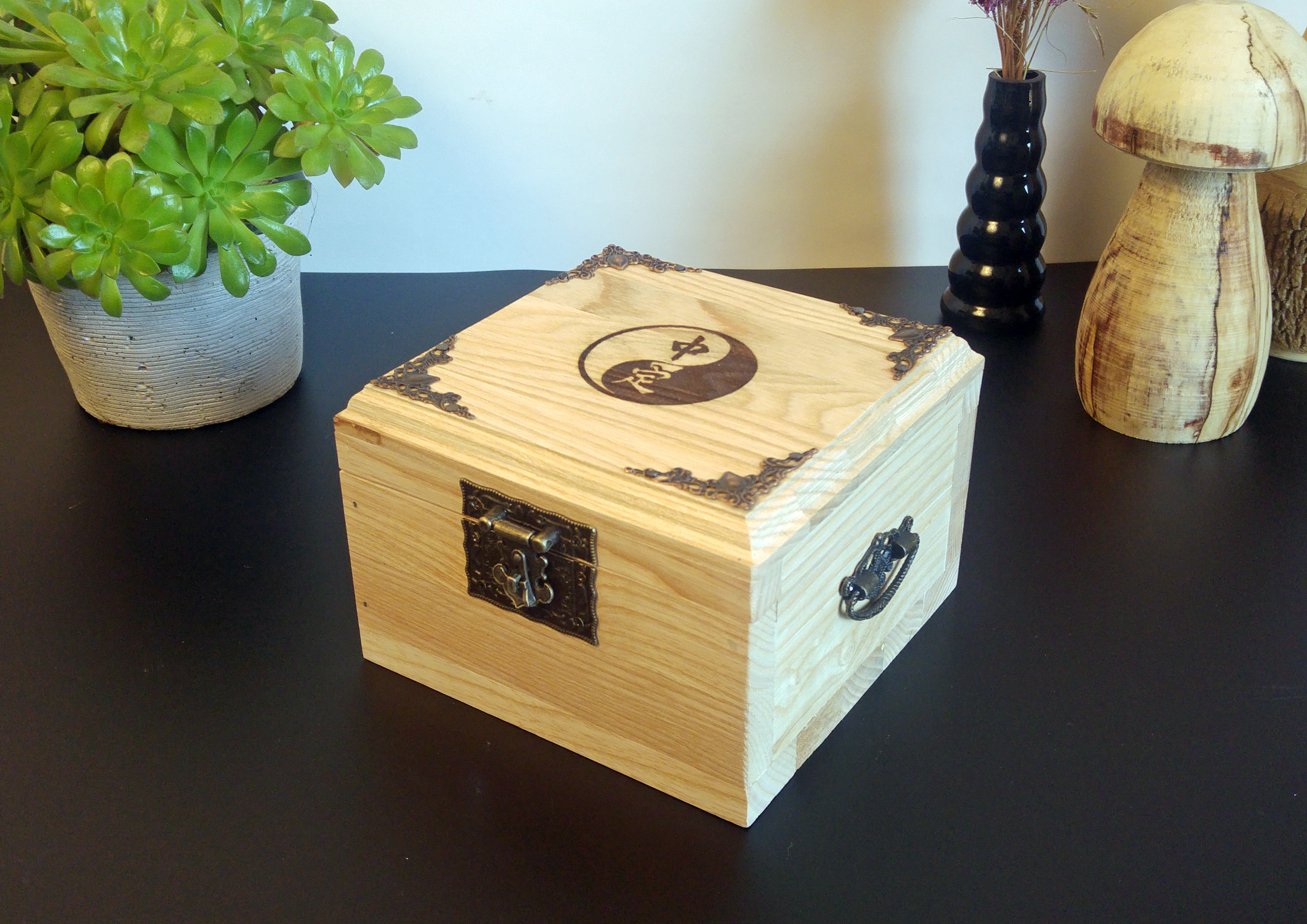 Petit coffret gravé en bois noble – « La Dauphine » – Image 6