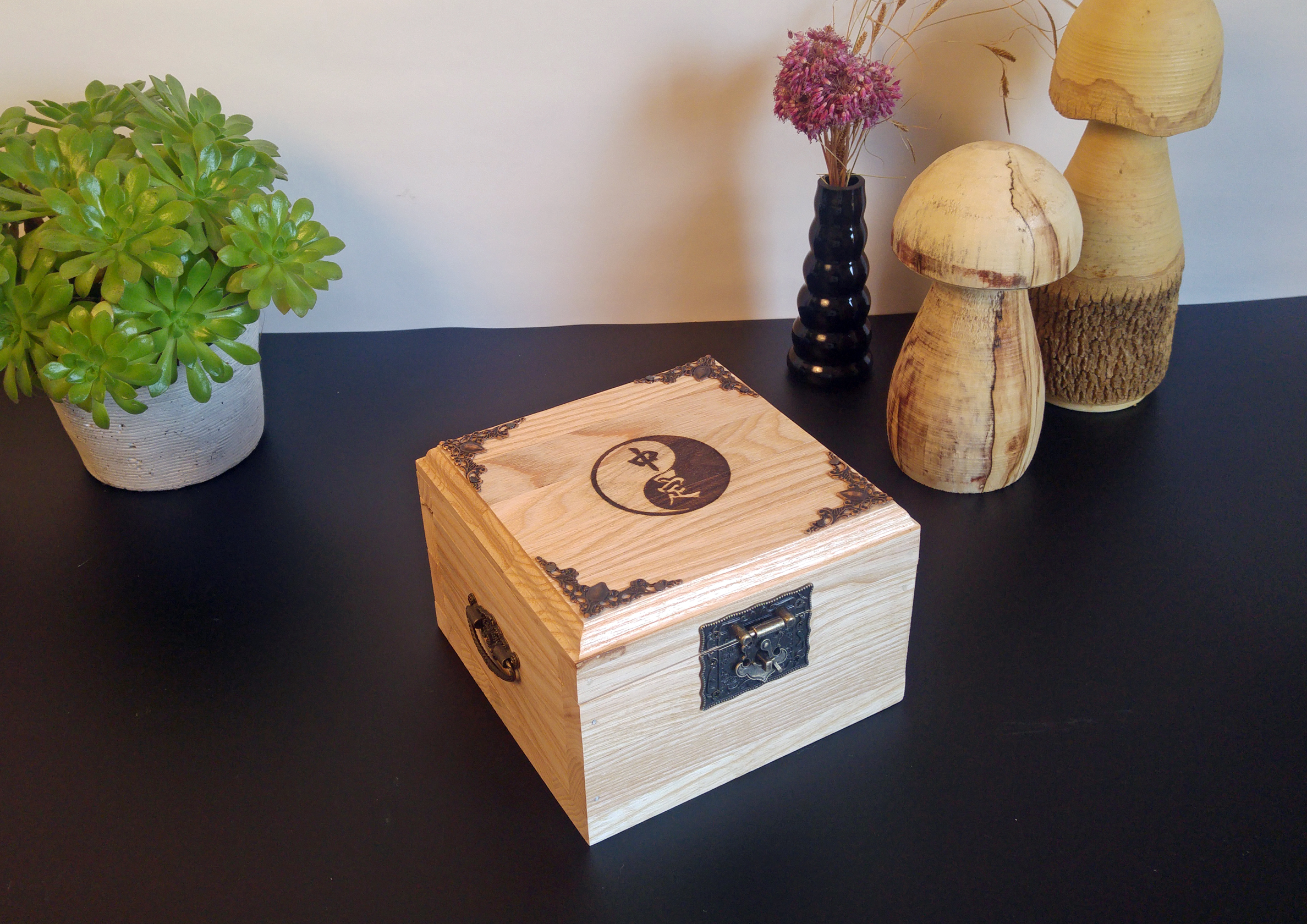 Petit coffret gravé en bois noble – « La Dauphine » – Image 8